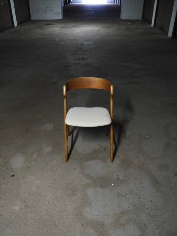 Henning Kjaernulf model 71 Dining chairs - Image 6